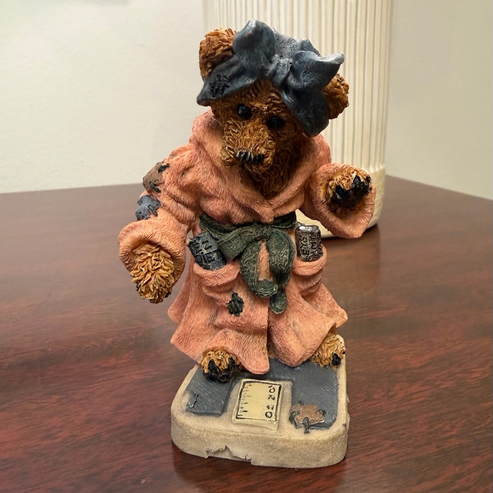 Vintage Boyds Bears “Ms. Griz … Saturday Night” figurine